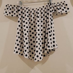 Adorable Black and White Polkadot Off Shoulder Flowy Top Size Small/Medium